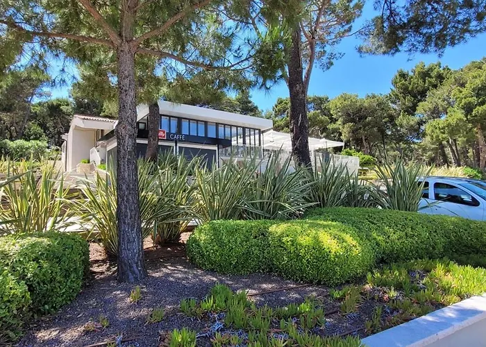 Dali Pomer Вілла Пула