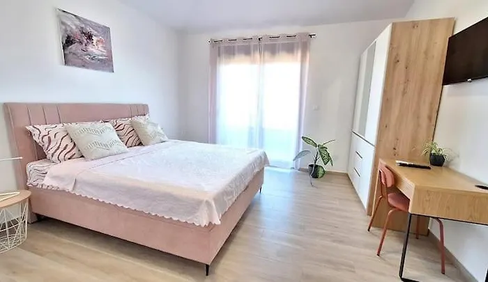 Dali Pomer Вілла Пула