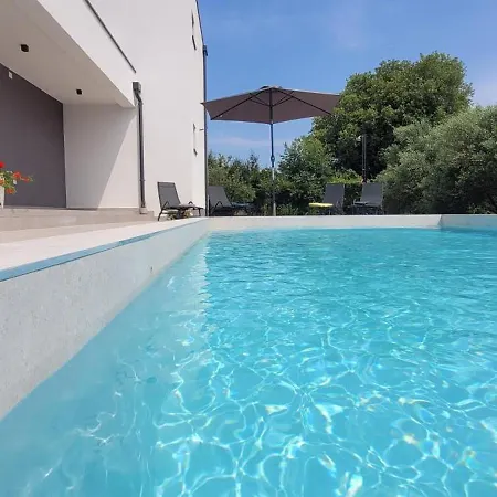 Dali Pomer Villa *